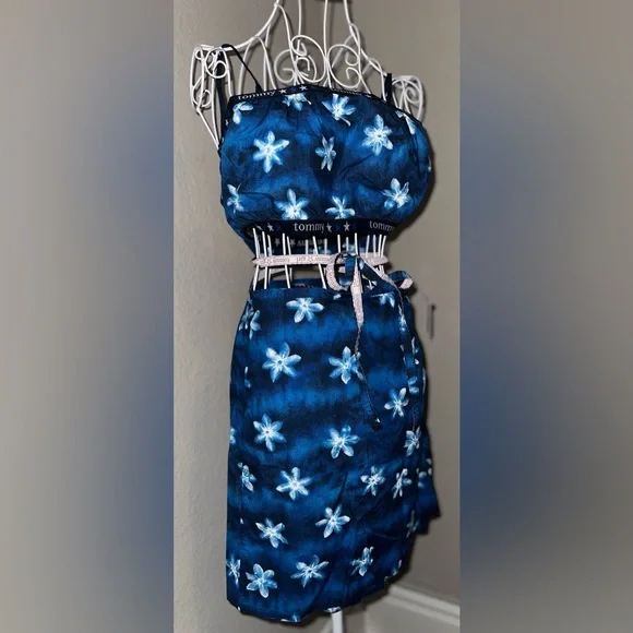 Vintage RARE Tommy Hilfiger Hawaiian Crop Top And Wrap Skirt Set